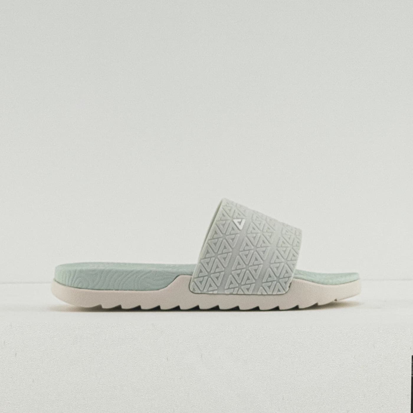 Peak Sliper Taichi Blue/Canvas White/Marjoram - vue 1